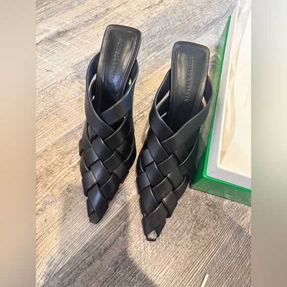 Bottega Veneta Black Woven Leather Heels - Picture 1 of 5